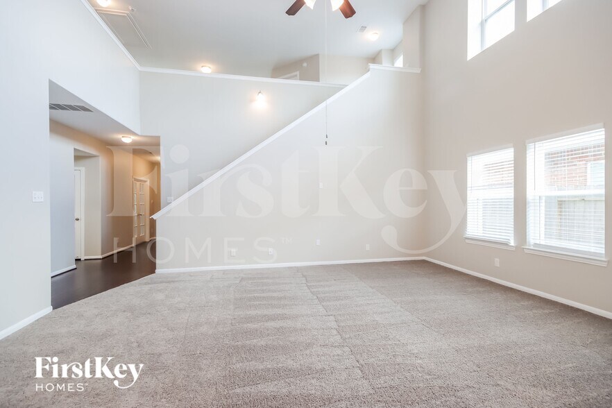 Building Photo - 10002 Chase Ct