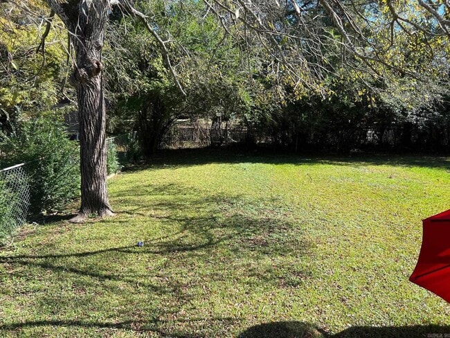 Building Photo - 213 Oak Ln