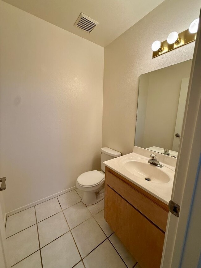 Building Photo - 2 Story Townhouse - Rancho Del Oro