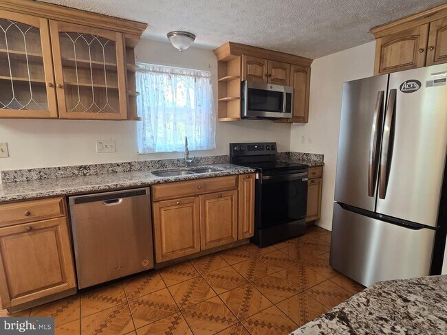 Building Photo - 1409 Rossiter Ct