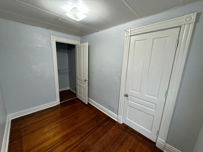 Building Photo - 432 W 3rd St