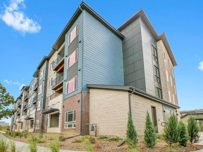 Building Photo - $2,195 - 2 Bed, 2 Bath Condo in Broomfield...