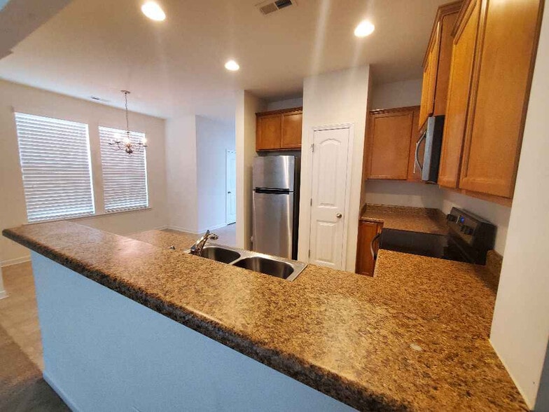 Building Photo - Room in Townhome on Maypearl Ln