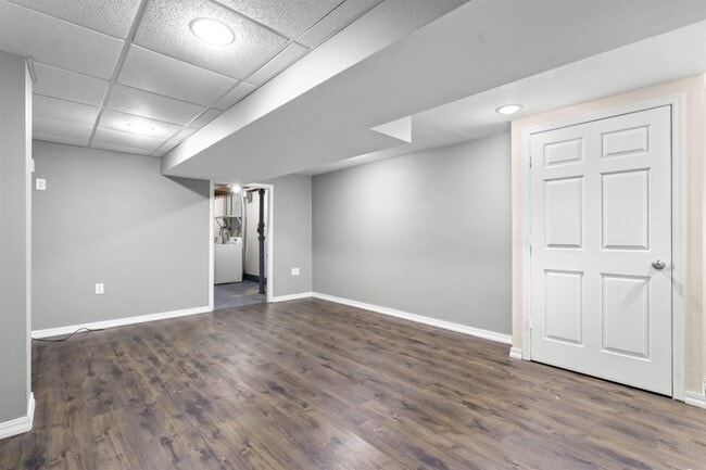 Building Photo - 3032 W 9th St