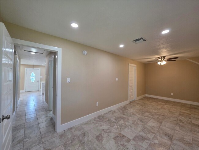 Building Photo - 2306 19th Ave N