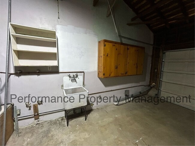 Building Photo - Cute 2 Bed/1 Bath Home in SW Bakersfield w/ RBP & $0 Deposit Option