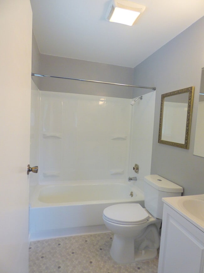 Building Photo - Charming West Seattle Rambler in the Priva...