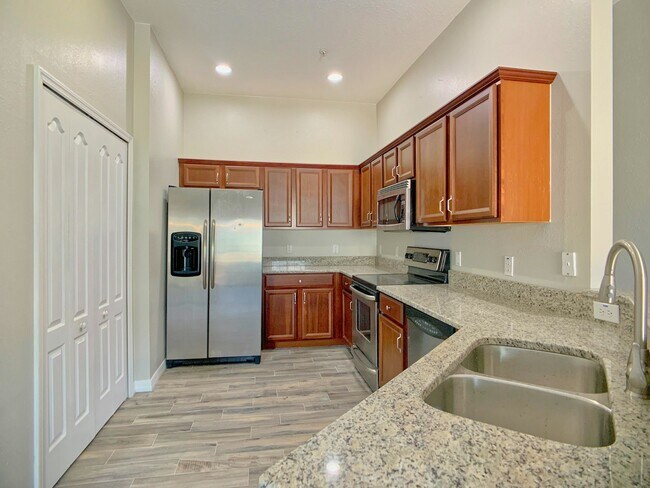 Building Photo - 6446 S Goldenrod Rd