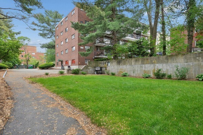 Building Photo - 995 Massachusetts Ave