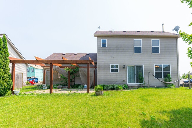 Building Photo - 841 Pond Brook Ave