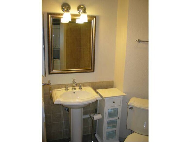 Building Photo - 9750 Mesa Springs Way