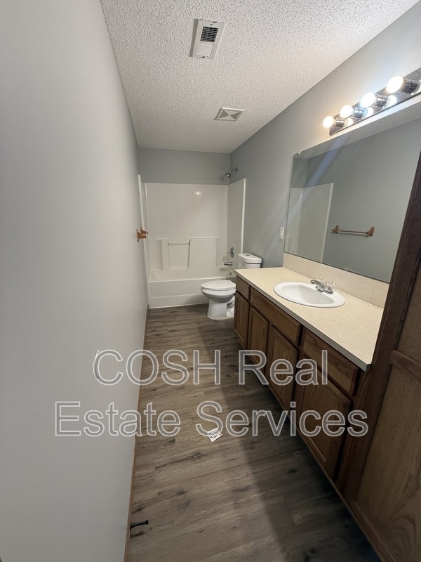 Building Photo - 816 S Longbranch Dr