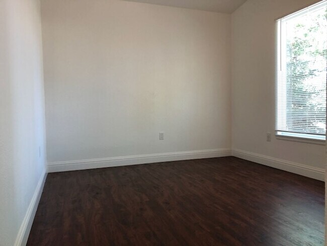 Building Photo - 1 bedroom apartment