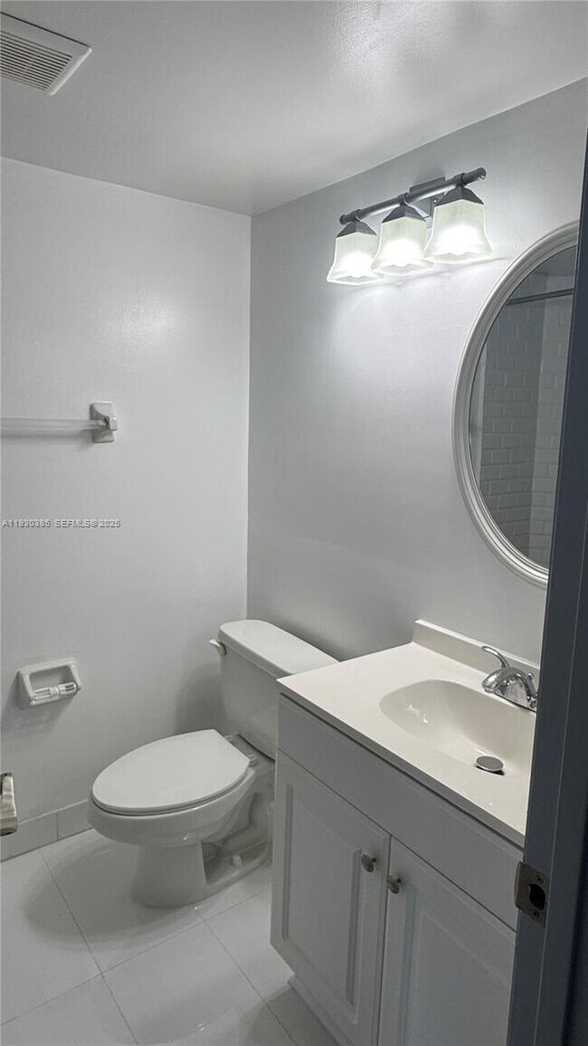 Building Photo - 212 Lake Pointe Dr