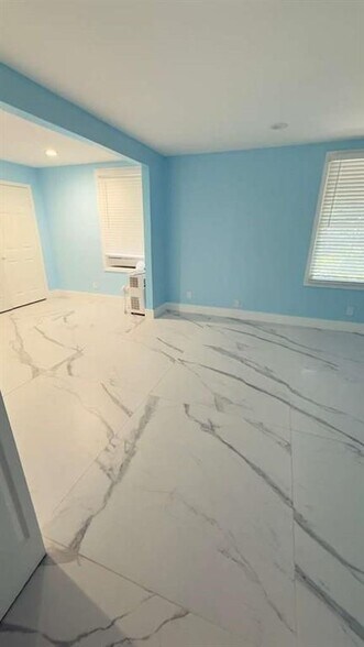 Building Photo - 3400 Spalding Dr