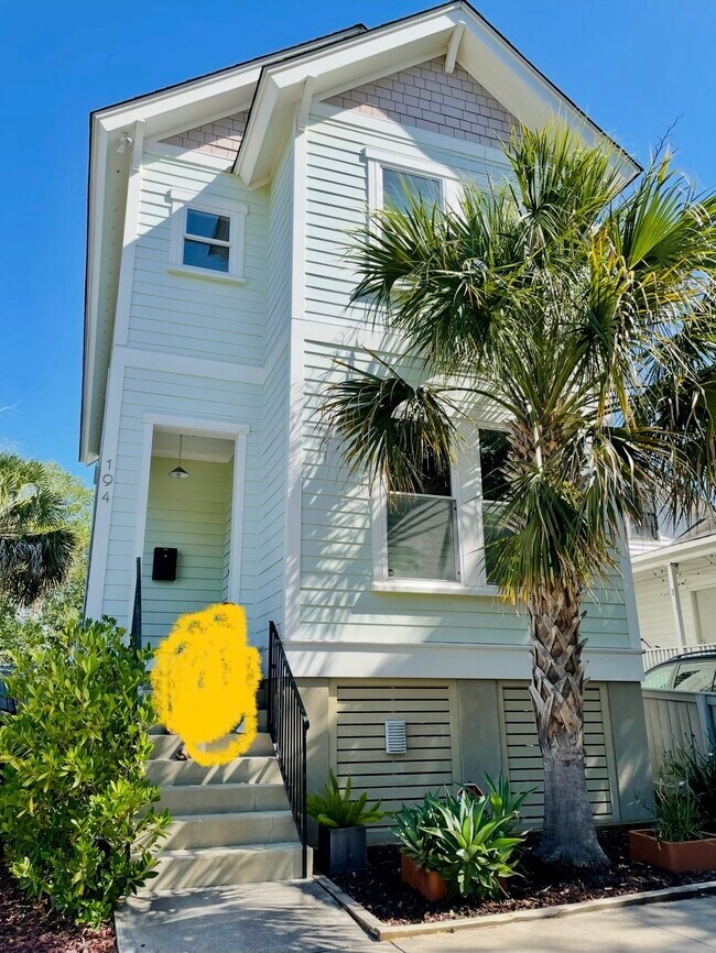 Building Photo - 194 Fishburne St