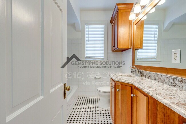 Building Photo - 502 32nd Ave S