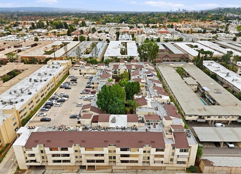 Building Photo - 5325 Newcastle Ave