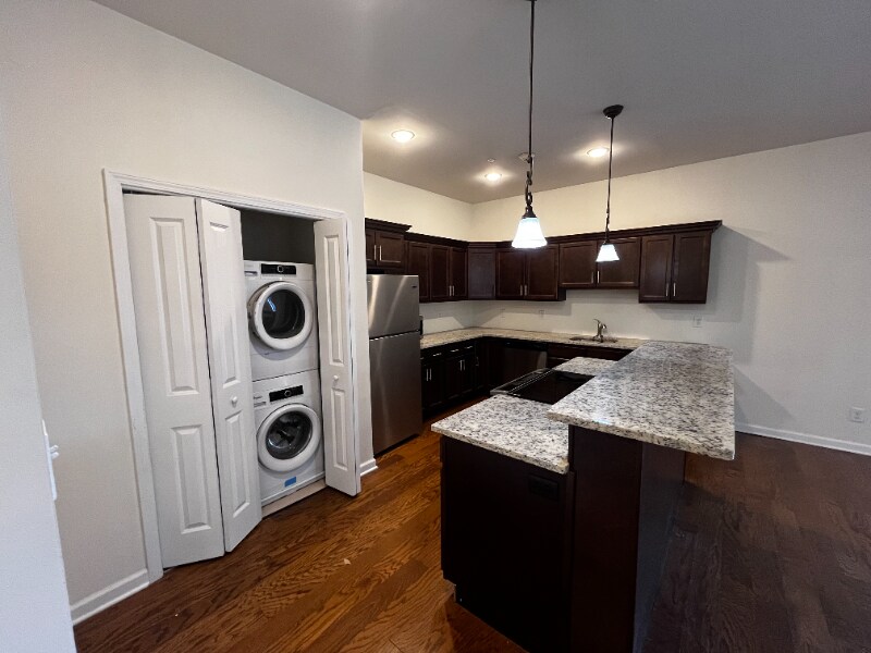 Building Photo - 99 Pine St