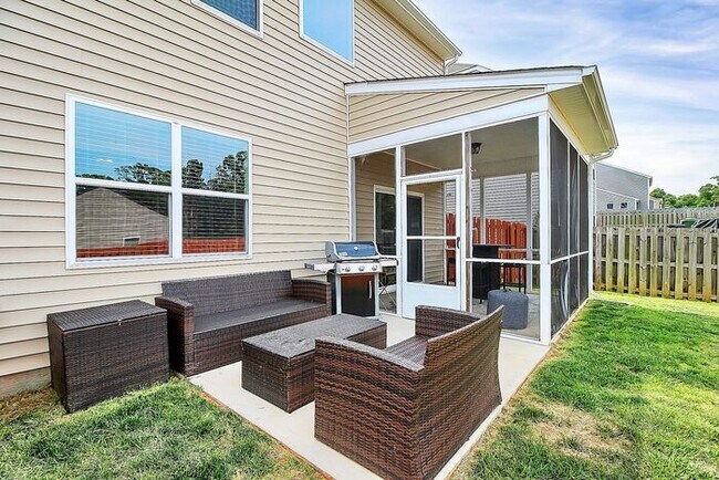 Building Photo - Beautiful Corner Lot 3BD/2.5BA w/ Fenced Yard