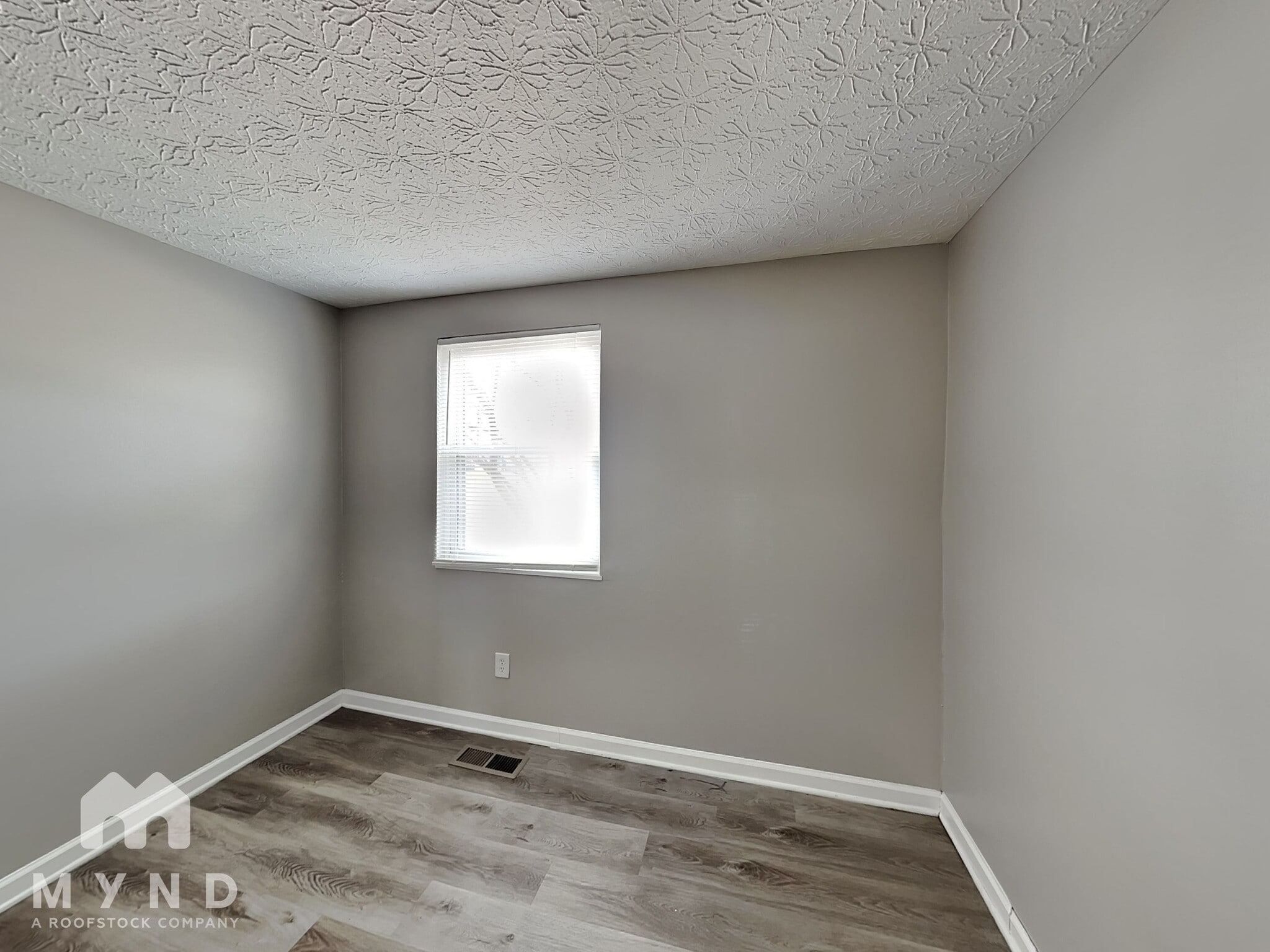 Building Photo - 6200 Maple Canyon Ave