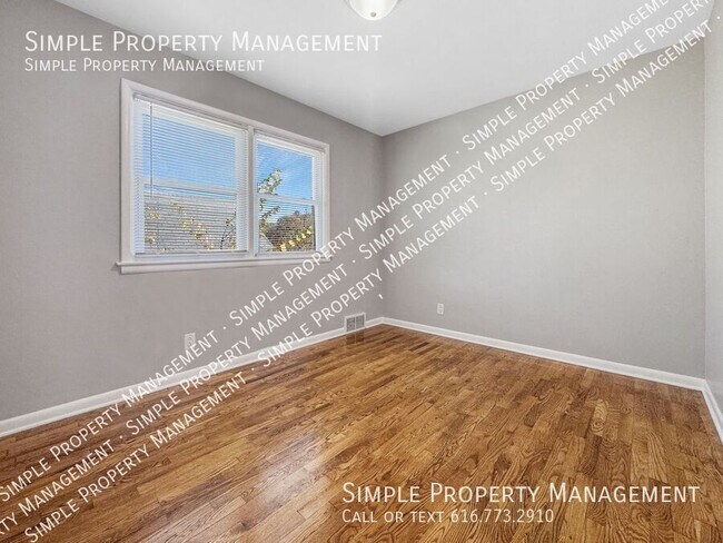 Building Photo - 535 Howard St SE