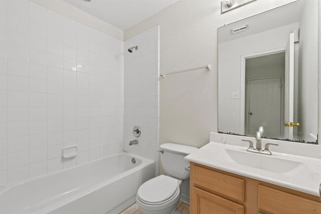 Building Photo - 3031 Lexington Lake Dr