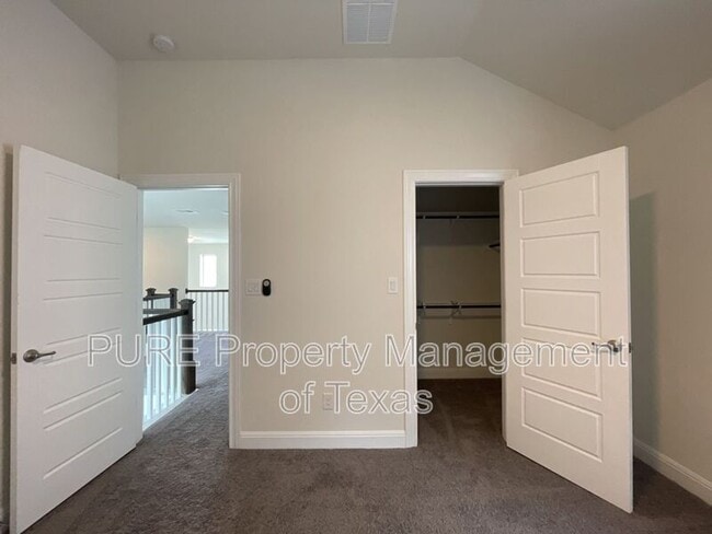Building Photo - 716 Expedition Way