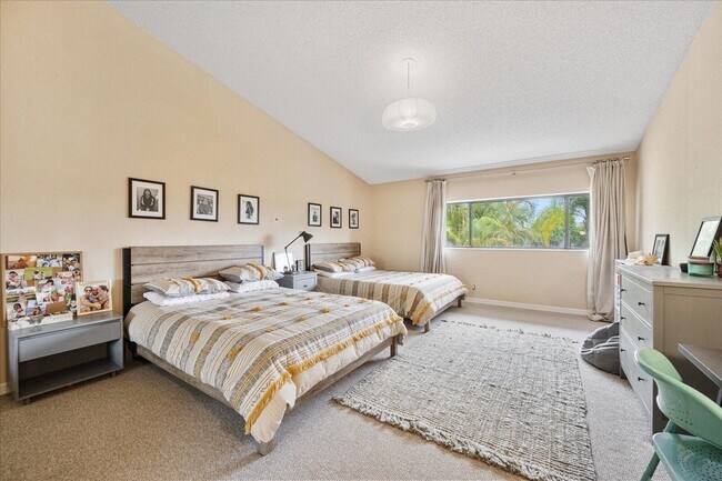 Building Photo - 2585 Sheltingham Dr