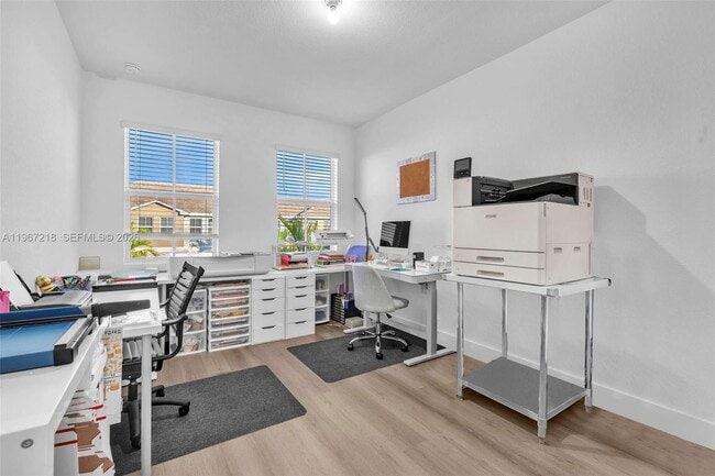 Building Photo - 142 SW 170th Ave