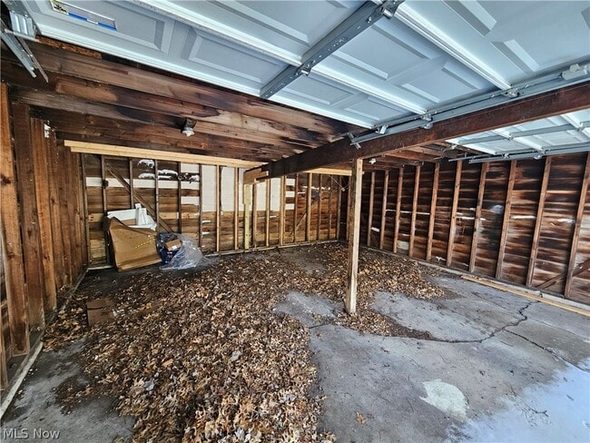 Building Photo - 3430 Beechwood Ave