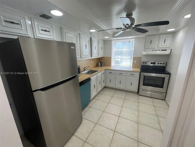 Building Photo - 601 Three Islands Boulevard