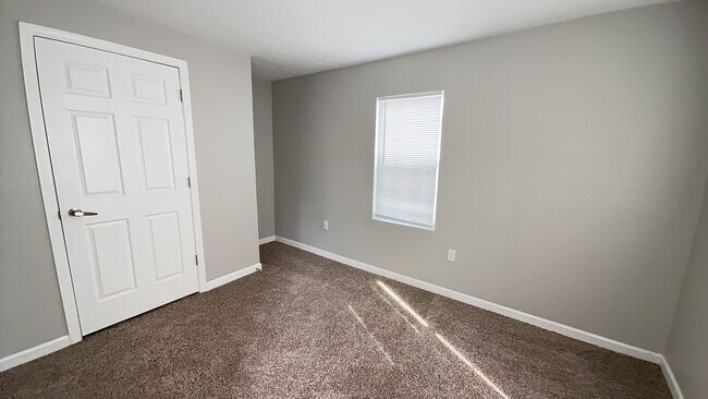 Building Photo - Beautiful Muncie Property!