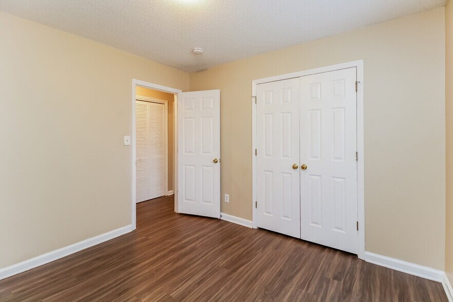 Building Photo - 2105 Brightwood School Rd