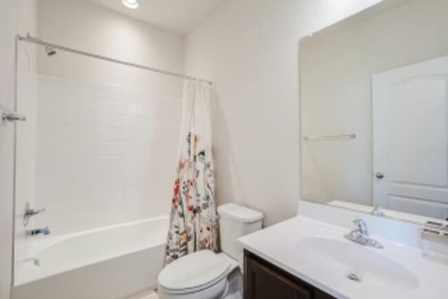 Building Photo - UPSCALE 3 BEDROOM 3.5 BATH HOME IS AVAILABLE NOW IN UPPER MARLBORO!