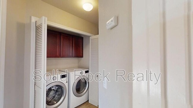 Building Photo - 6161 Kingdom Vw