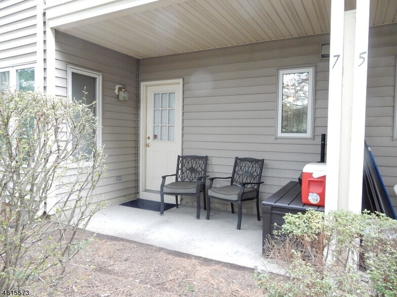 Building Photo - 7 Augusta Dr