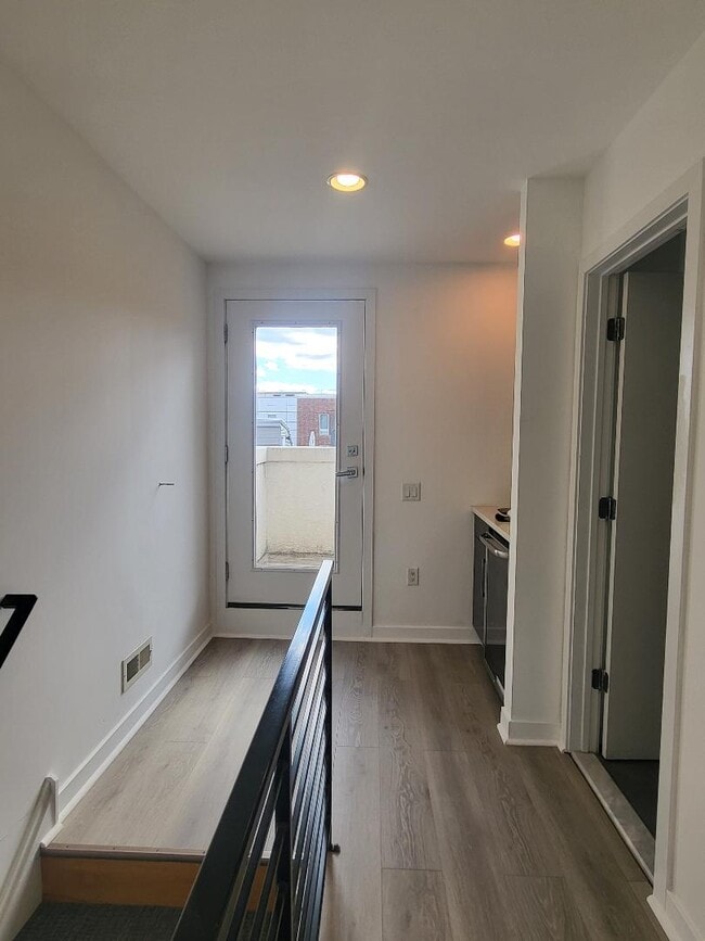 Building Photo - 2006 Titan St