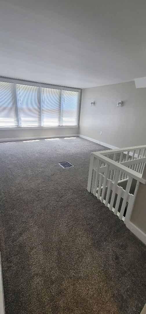Building Photo - Newly remodeled 2 bedroom duplex!