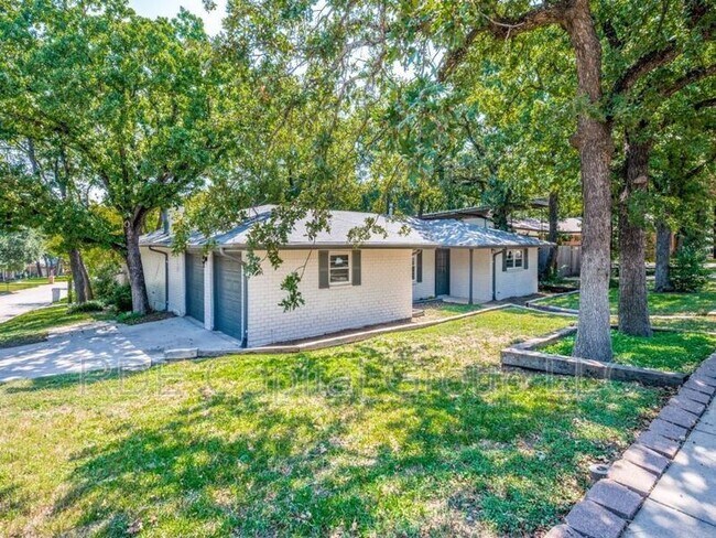 Building Photo - 1108 Wade Dr