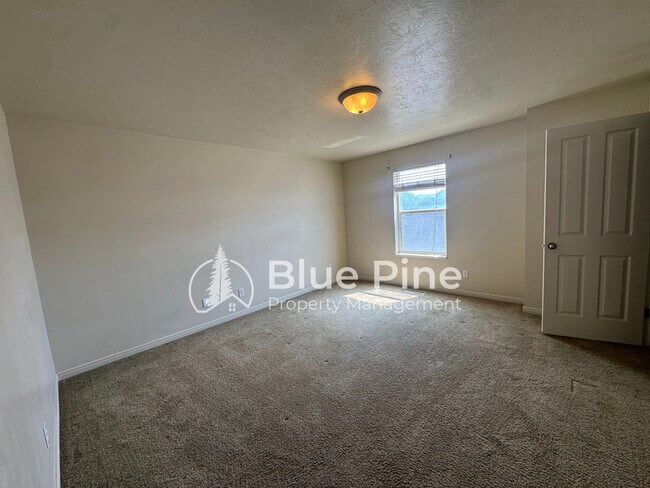 Building Photo - 429 Raven Way