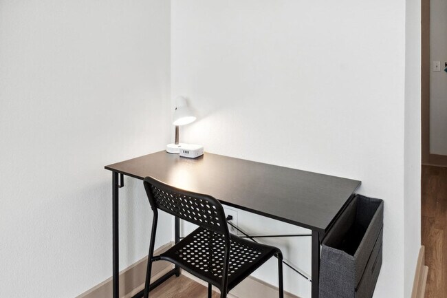 Building Photo - 264 N Walton St