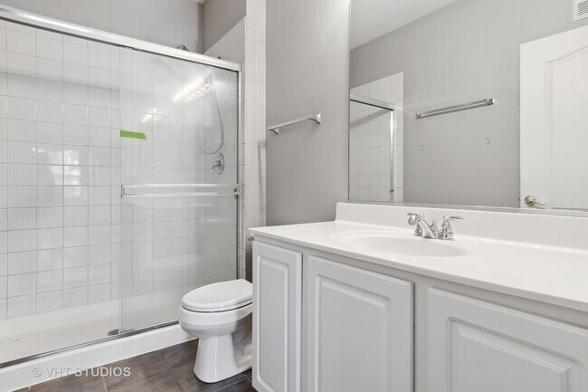 Building Photo - 2442 Golf Ridge Cir
