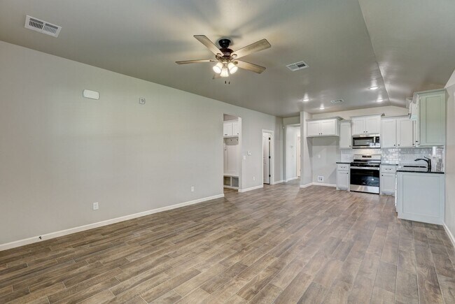 Building Photo - 618 Juniper St