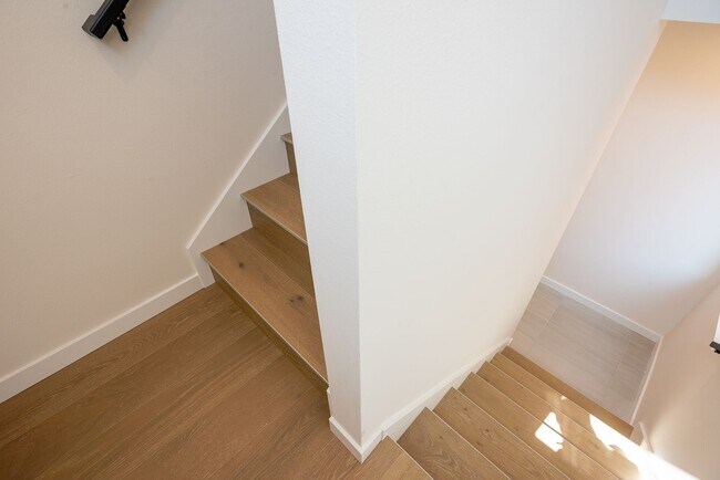 Building Photo - Ballard Townhouse