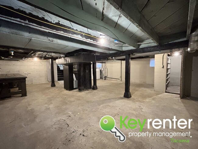 Building Photo - Newly Remodeled 2-Bedroom, 2-Bath Tacoma Home with Finished Basement, Large Backyard, and Detache...