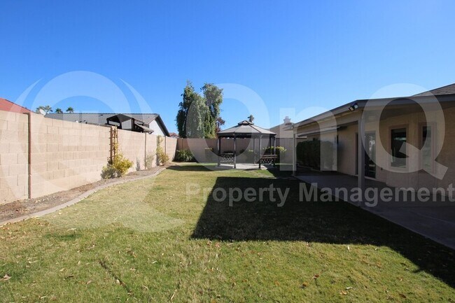 Building Photo - 470 E Juanita Ave