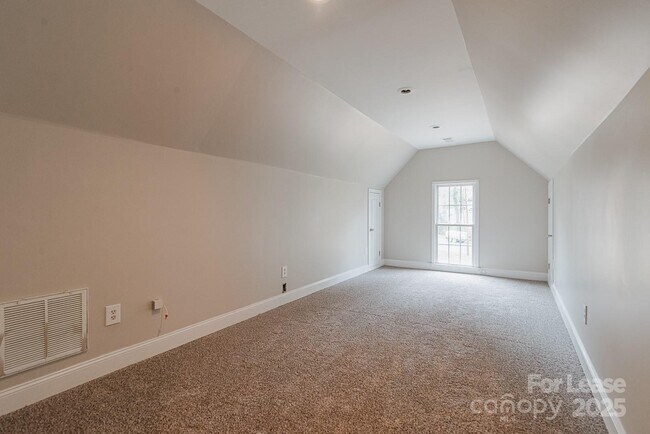 Building Photo - 850 Athenian Dr
