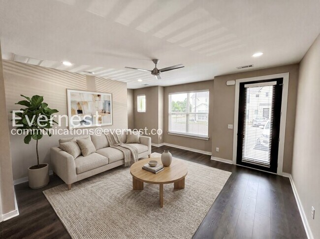Building Photo - Limited Time Special Offer / 2 Bed/2.5 Bath Townhome with Off-Street Parking / Pet-Friendly / Ava...