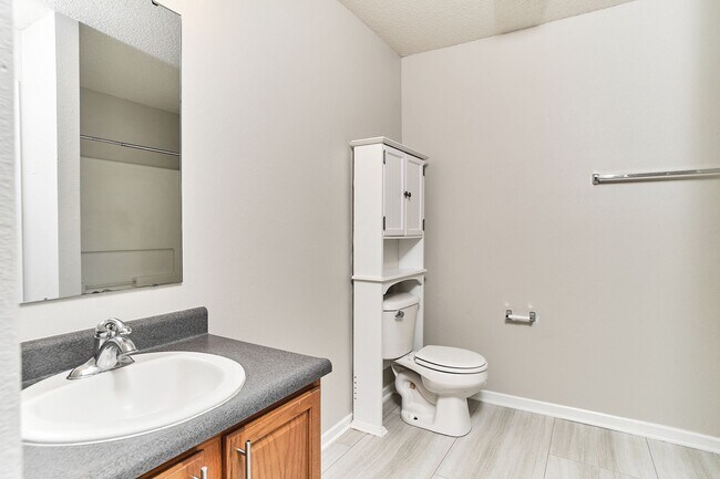 Building Photo - 3 BD + Loft in HSE Schools!
